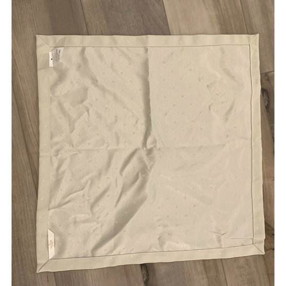 Kate Spade New York  Silver/Grey "Larabee Dot" Tablecloth 58"x99" and 6 Napkins - Picture 6 of 15